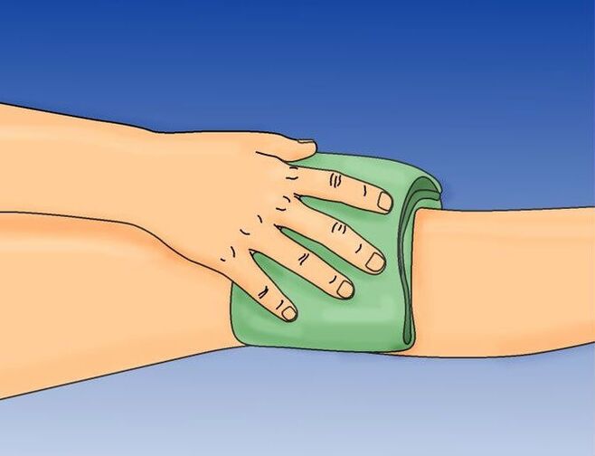 compresse sur le genou pour l'arthrose