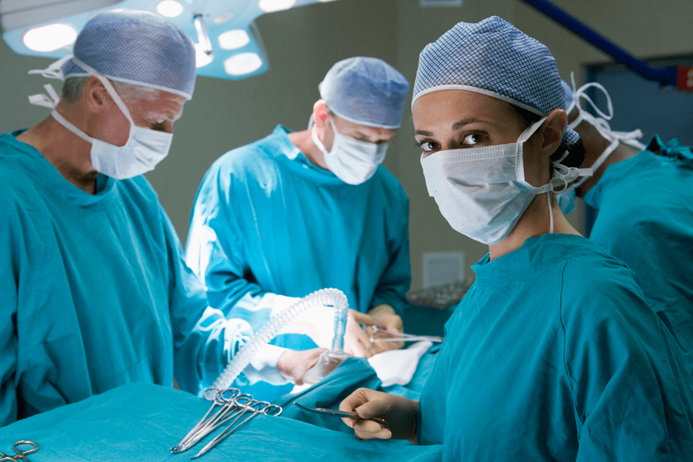 Chirurgie de remplacement articulaire pour l'arthrose.